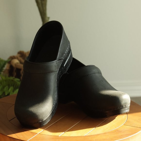 Dansko Black Leather Clogs EU 38 - Picture 1 of 3